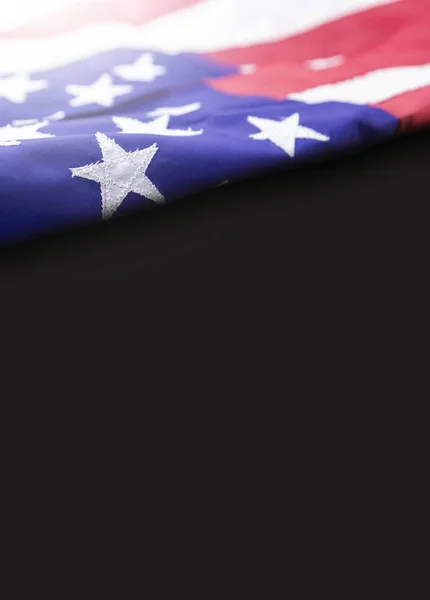 Αμερικανική σημαία σε μαύρο φόντο με αντίγραφο χώρου — Φωτογραφία Αρχείου