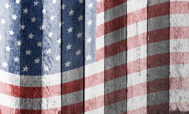 Eski ahşap arka planda Amerikan bayrağı