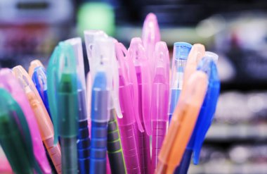 Renkli kalemi kapatın 