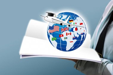 Yurt dışı konsept tasarımı genç kadın açık kitap ve Dünya Eğitim ulusal bayrak ile çalışma