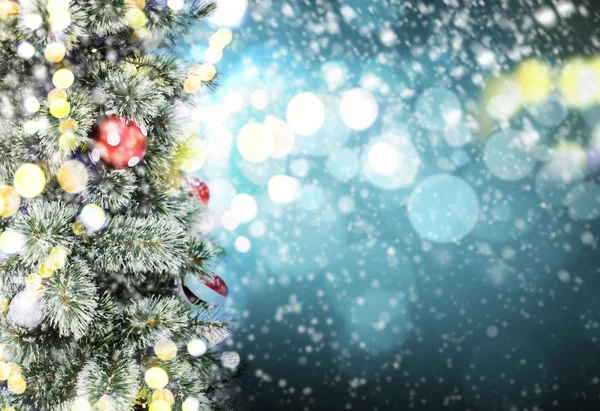 Χριστουγεννιάτικο δέντρο και bokeh φωτός με αντίγραφο χώρου — Φωτογραφία Αρχείου