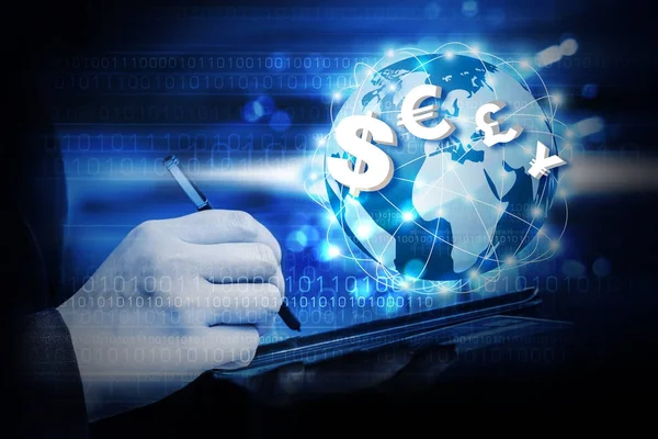 Üzletasszony mobiltelefon használata a globális hálózati kapcsolat és a pénz valuta technológiai tervezés — Stock Fotó