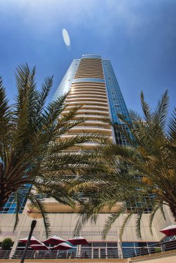 Jumeirah Lakes Towers gökdeleninin manzarası. Dubai, Birleşik Arap Emirlikleri.