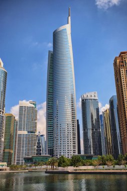 Jumeirah Lakes Towers gökdelenlerinin manzarası. Dubai, Birleşik Arap Emirlikleri.