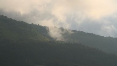 Bulutlarda dağlar timelaps