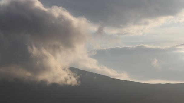 Clouds in mountains timelaps — Stock Video