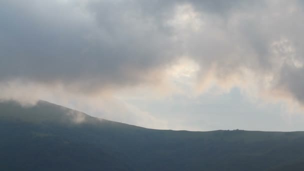 Σύννεφα στο βουνό timelaps — Αρχείο Βίντεο