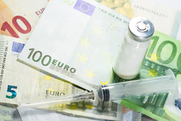 Euro banknot tıp aletleri ile — Stok fotoğraf