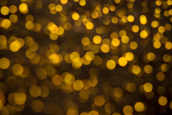Backgroung abstrato de brilho dourado e brilho suave bokeh luz brilhante. fundo brilho sonhador — Fotografia de Stock