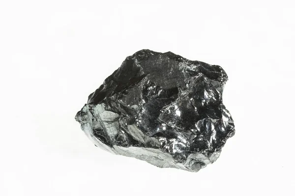 Siyah kömür madeni yakın çekim büyük alan derinliği ile. Beyaz arka plan üzerinde izole Antrasit kömür çubuğu — Stok fotoğraf