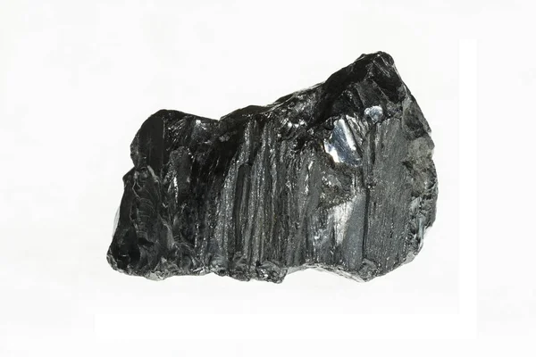 필드의 큰 깊이 가진 검은 석탄 광산 클로즈업. 무연탄 석탄 바 흰색 배경에 고립 — 스톡 사진