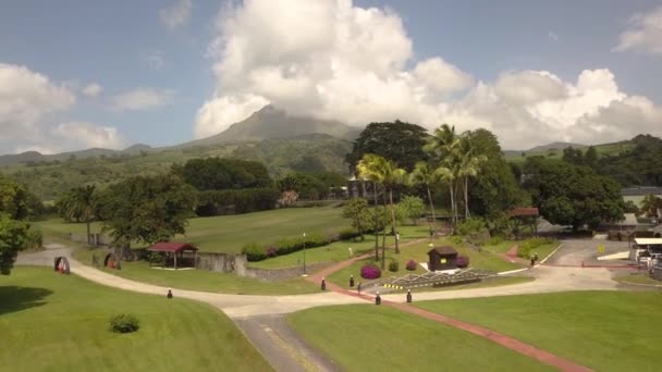 Video Del Castillo Depaz Bajo Monte Volcán Pelé Isla Caribeña — Vídeo de stock
