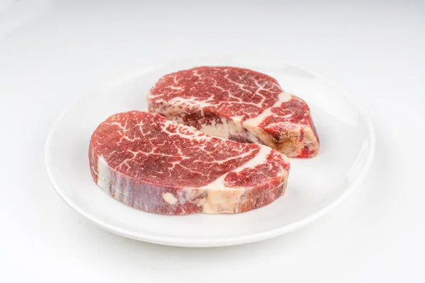 Nyers steak a lemez — Stock Fotó