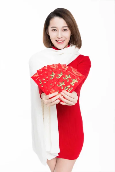 Krásná Dívka Drží Červenou Obálku Šťastně Bílé Pozadí Studio Shot — Stock fotografie