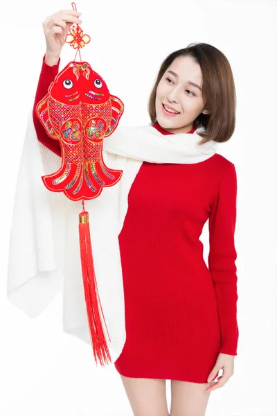 Όμορφη Κοπέλα Κρατώντας Κινέζικο Διακόσμηση Του Νέου Έτους Στούντιο Πυροβόλησε — Φωτογραφία Αρχείου