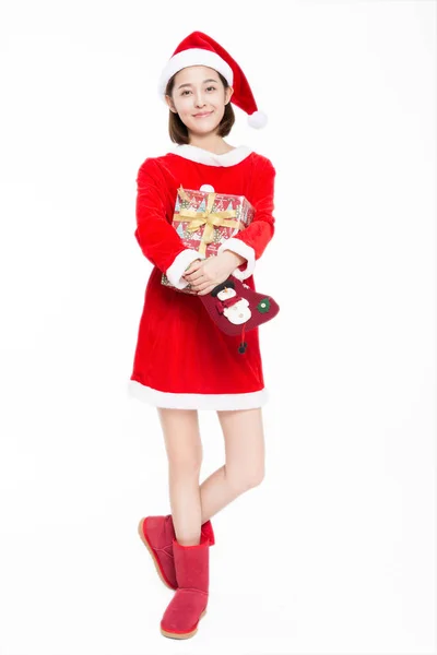 Schöne Frau Weihnachtsmannkostüm Umarmt Geschenke Auf Weißem Hintergrund Studioaufnahme — Stockfoto