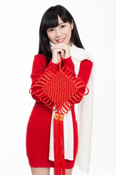 Hübsches Mädchen Mit Chinesischem Knoten Zum Feiern Des Neuen Jahres — Stockfoto