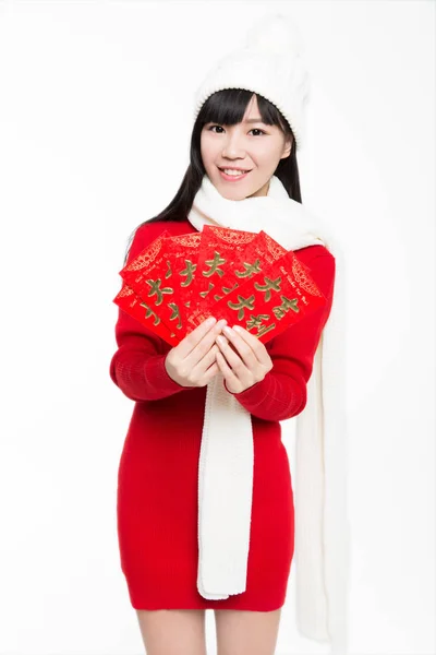 Schönes Mädchen Mit Rotem Umschlag Glücklich Weißer Hintergrund Studioaufnahme — Stockfoto