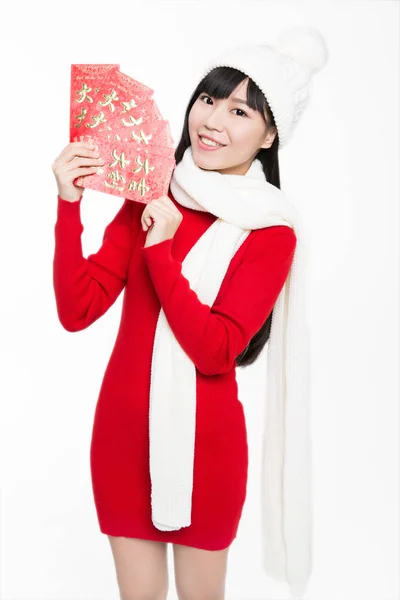 Krásná Dívka Drží Červenou Obálku Šťastně Bílé Pozadí Studio Shot — Stock fotografie