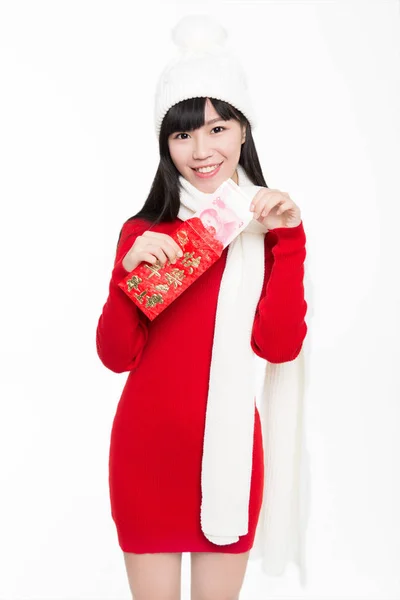 Mooi Meisje Met Rode Envelop Gelukkig Witte Achtergrond Studio Shot — Stockfoto