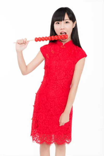 Retrato Mulher Vestindo Vestido Vermelho Comendo Comida Doce Estúdio — Fotografia de Stock