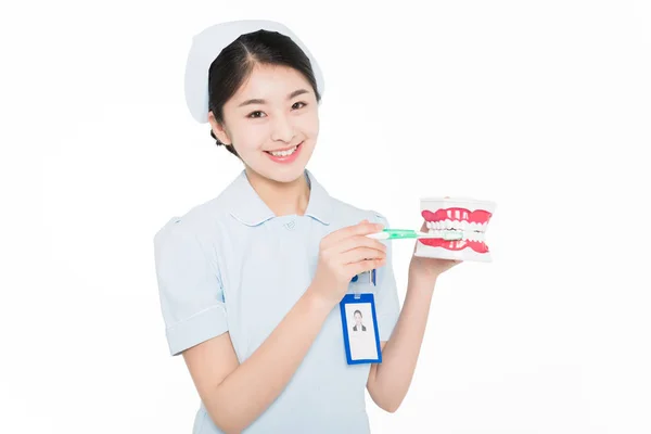 Beautiful young female nurse — Stockfoto