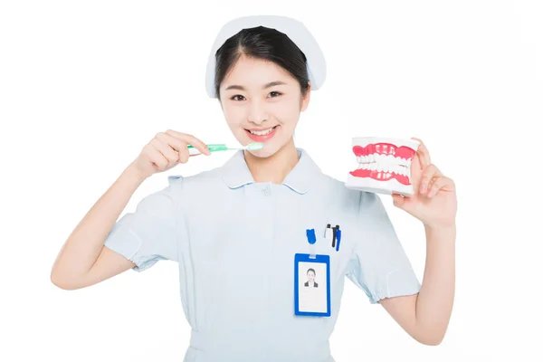 Beautiful young female nurse — Stockfoto