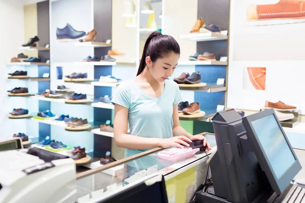 Beautiful Chinese Girl Mall Choose Own Clothing — Stock Photo, Image