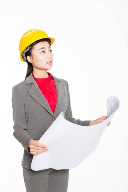 Porselen, güzel bayan mimar, şantiyede bir çizim tutuyor.