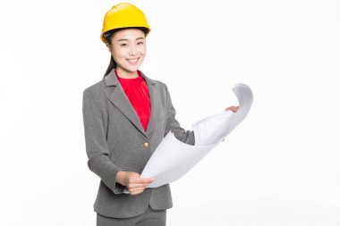 Porselen, güzel bayan mimar, şantiyede bir çizim tutuyor.