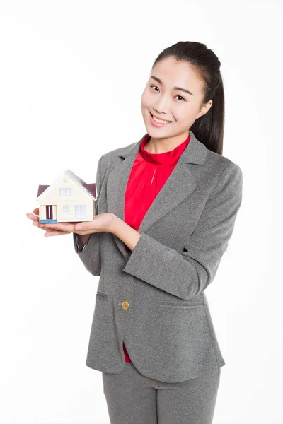 Hermosa Joven Con Traje Gris Una Dama Ventas — Foto de Stock