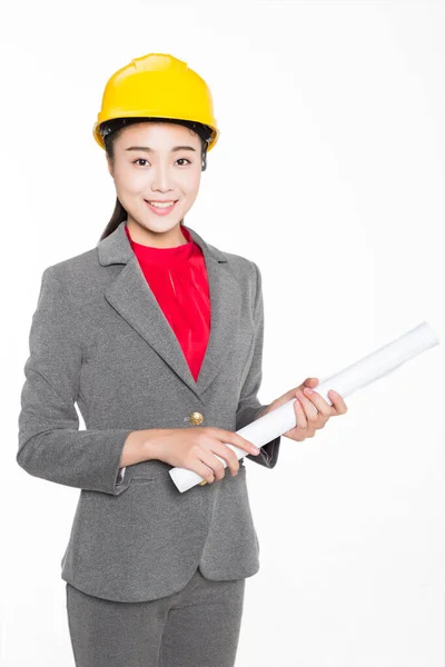 Chiny Piękne Kobieta Architekt Trzymając Rysunek Miejscu Pracy — Zdjęcie stockowe