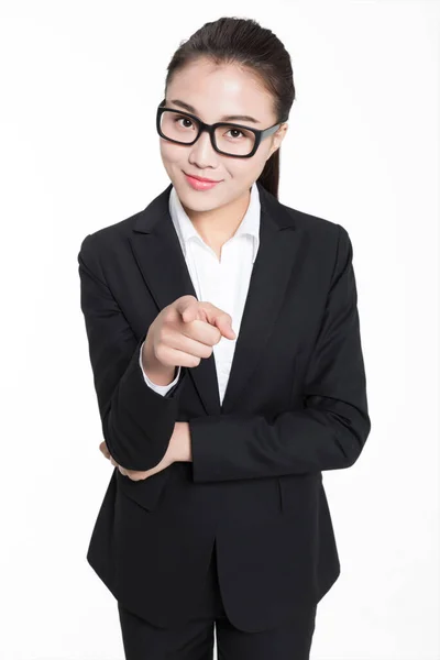 中国の若い美しい女性教師は黒のスーツを着て — ストック写真