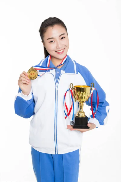 Chinês Alta Escola Bonito Feminino Estudante Segurando Ouro Troféu — Fotografia de Stock