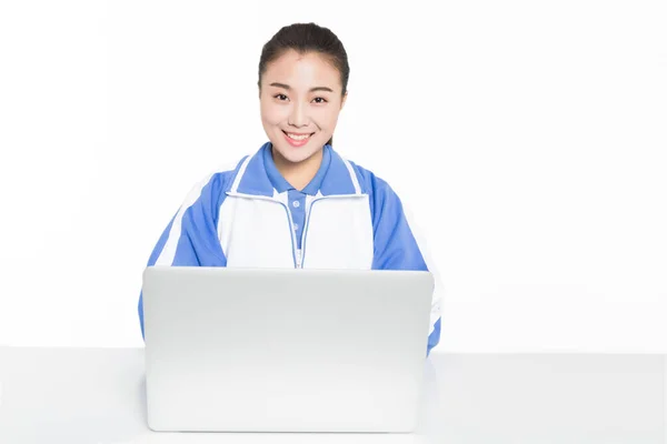 Estudiante Femenina China Aula Con Una Computadora Portátil — Foto de Stock