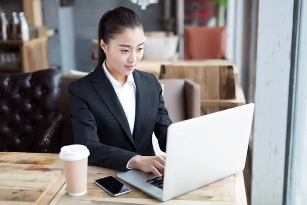 Pretty Girl Using Laptop Coffee Shop — Stock Photo, Image