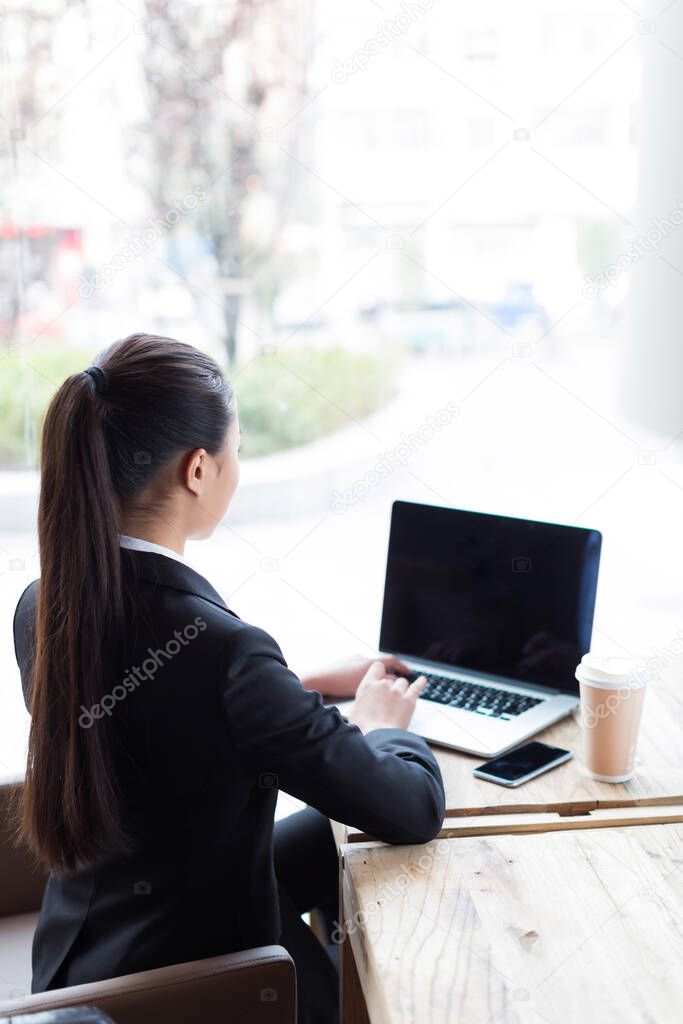 pretty girl using a laptop at the coffee shop
