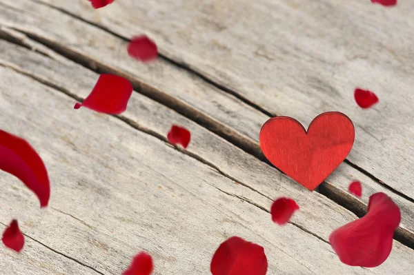 День Святого Валентина Фону Червоне Серце Пелюстки — стокове фото