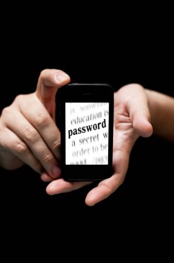 Kelime şifre gösteren Smartphone Holding eller, baskılı