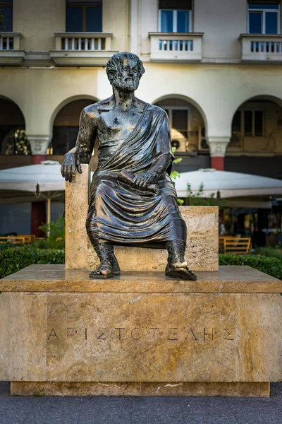 ΑΡΙΣΤΟΤΕΛΗΣ γλυπτικής στην πλατεία Αριστοτέλους, το κέντρο της Θεσ — Φωτογραφία Αρχείου