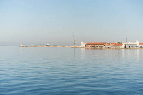 Scena tranquilla del porto di Salonicco al mattino — Foto Stock