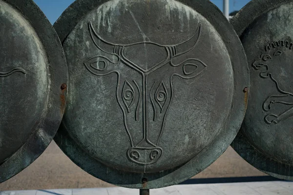 ブルの頭、Gre の近くの古代マケドニア盾の詳細 — ストック写真