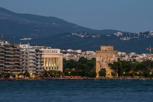 White Tower of Thessaloniki at dusk time, Greece — Stock Photo, Image