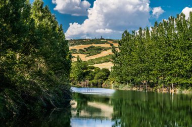 OREOKASTRO Gölü Yunanistan'ın güzel gökyüzü altında