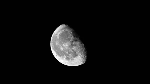 Luna - dos tercios, 13 ago 2017 — Foto de Stock