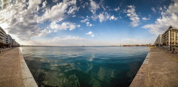 Thessaloniki, Fisheye Panorama, uitzicht op zee vanaf Aristotelous emissi — Stockfoto