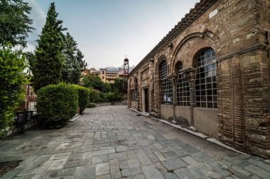 Agiou Dimitriou Street, yakındaki Oniki Havariler yan açı ön