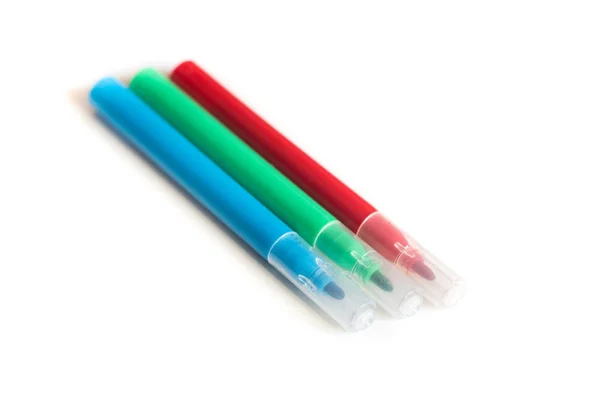 Três marcadores coloridos numa fila. Fechar tiro — Fotografia de Stock