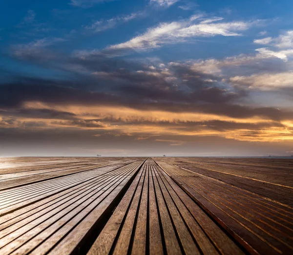 Imagem de fundo abstrata com piso de madeira vazio no porto perto — Fotografia de Stock