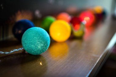 Dekorasyon detay, Coloful küçük küreler içinde ışık ile